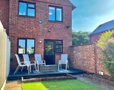 Furzton – Modern Home + Garden, Free Parking, TV